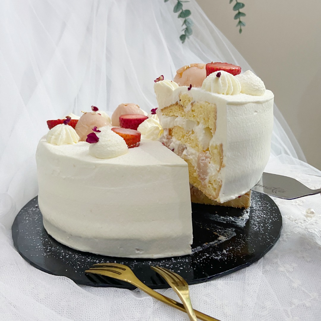 Lychee Strawberry Cake | Cake Delivery in KL - YuBake