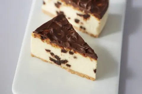 Chocolate Chip Almond Cheesecake Slice
