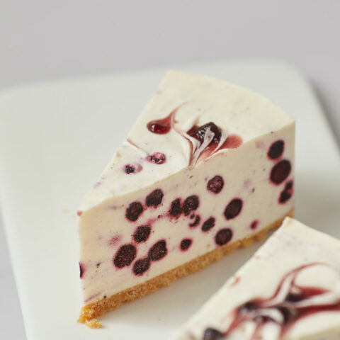 Blueberry White Chocolate Cheesecake (Slice)
