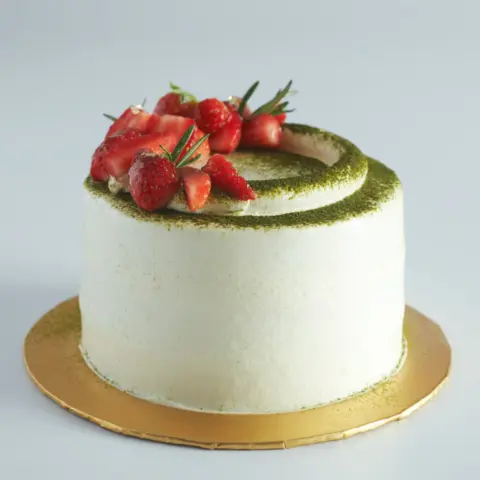 Matcha Strawberry Cake 2