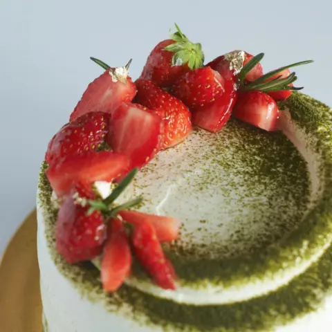 Matcha Strawberry Cake