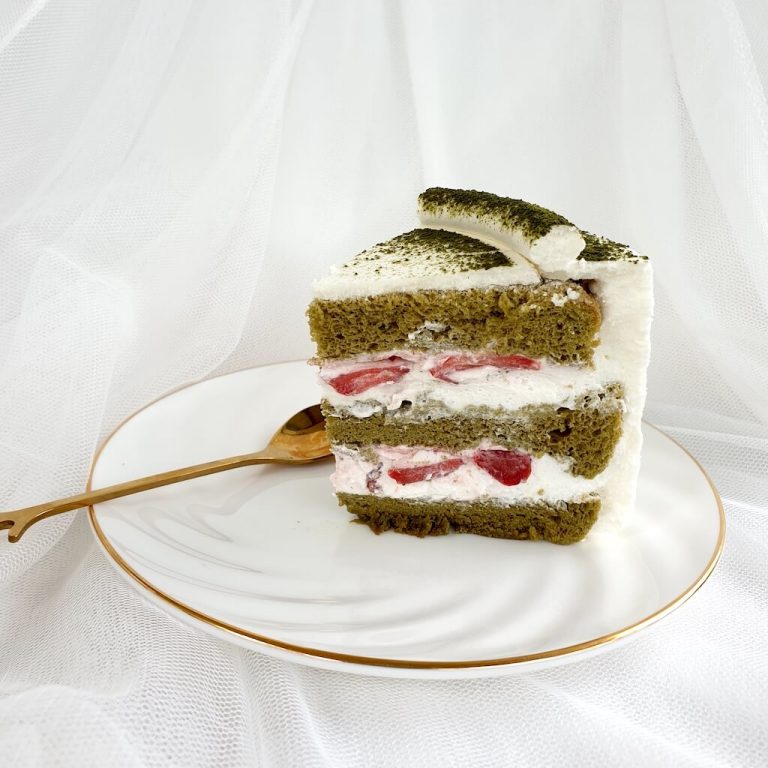 Matcha Strawberry Cake - Cake Delivery In KL/Selangor - YuBake