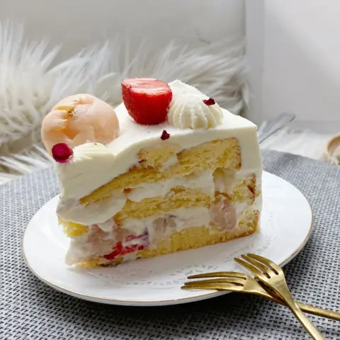 Lychee Strawberry Cake (1)