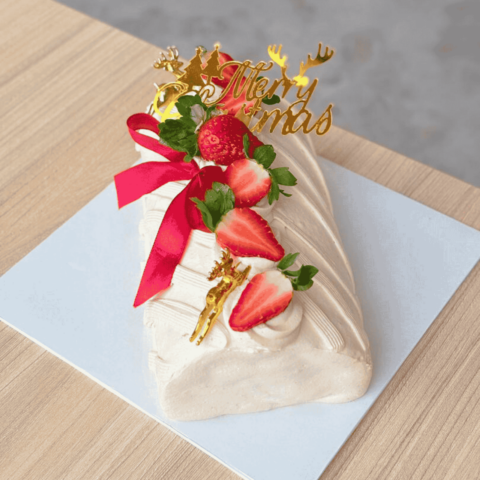 Christmas Strawberry Log Cake