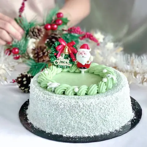 Signature Pandan Layer Cake - Christmas Edition (1) Signature Pandan Layer Cake - Christmas Edition
