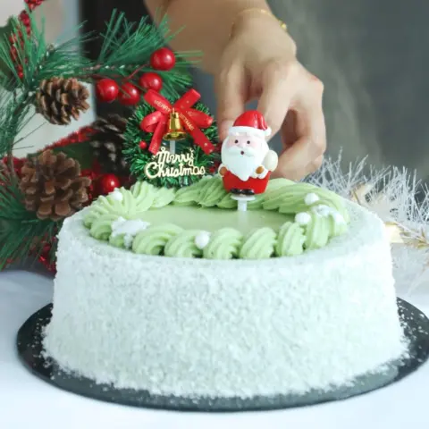 Signature Pandan Layer Cake - Christmas Edition (2) Signature Pandan Layer Cake - Christmas Edition