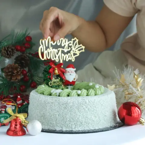 Signature Pandan Layer Cake - Christmas Edition (4) Signature Pandan Layer Cake - Christmas Edition