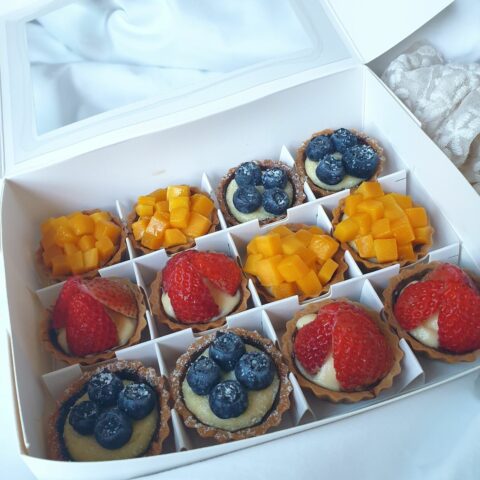 12 fruit tarts in a set