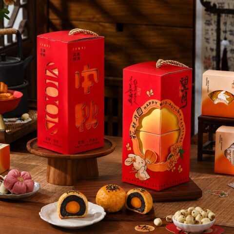 [3 pcs] Shanghai Mooncake Red Lantern Gift Set. Photo: YuBake.
