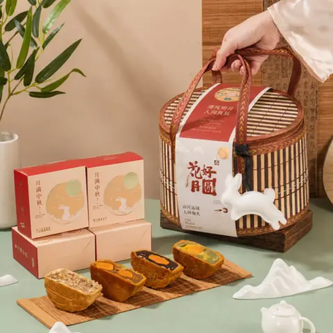 Hua Hao Yue Yuan Basket Mooncake Gift Set (3)