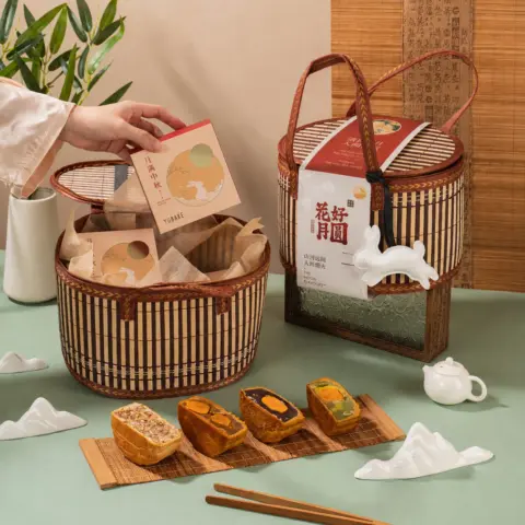 Hua Hao Yue Yuan Basket Mooncake Gift Set (4)