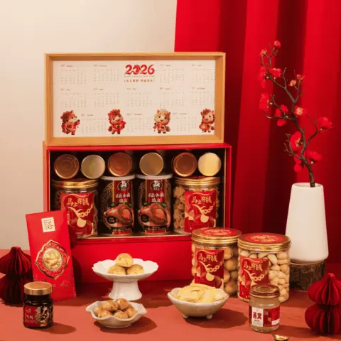Calendar MaMa FuFu Wooden Premium CNY Gift Set 马马福福日历高端新年礼盒 (3)