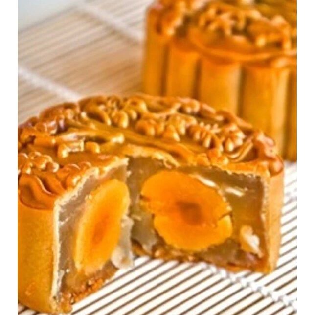 KLT Lotus 2 Yolk mooncake, with the lotus paste and yolks shown